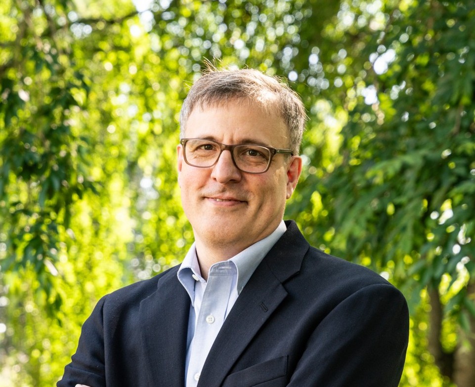Christopher Barth headshot