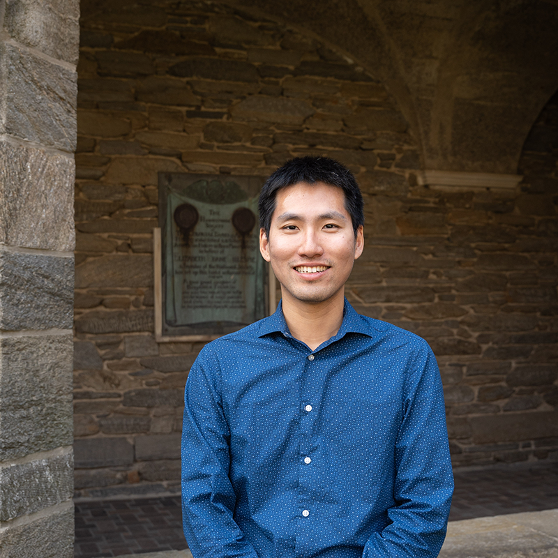 Xiaogao Zhou headshot