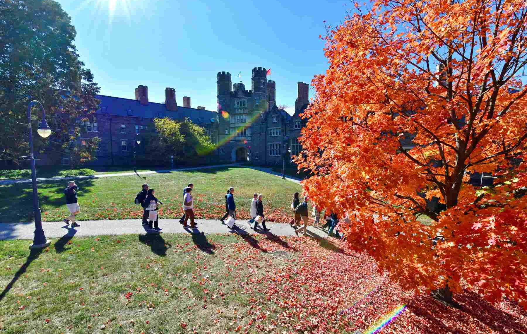 Group on a campus tour of Bryn mawr