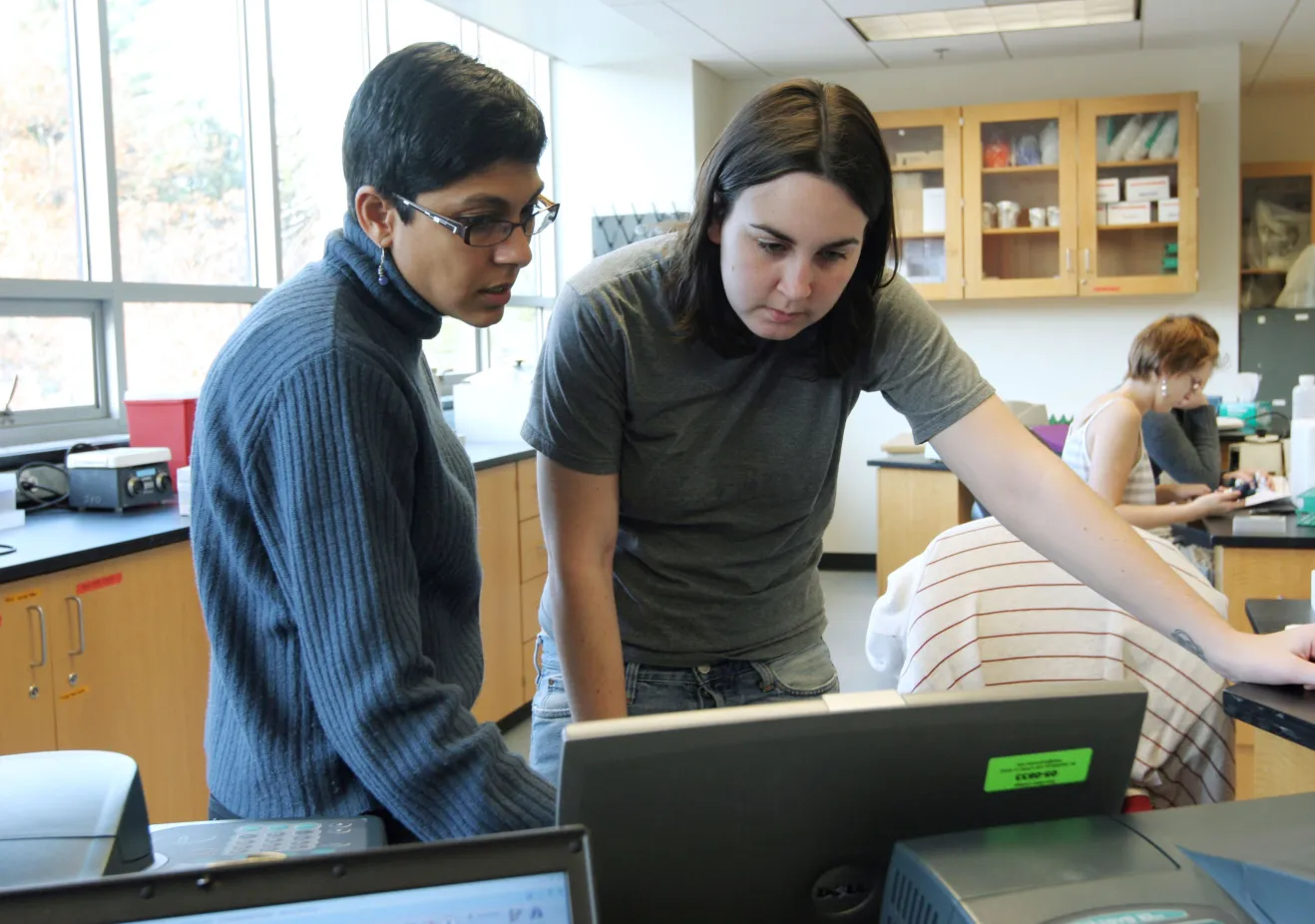 Students at computer in lab