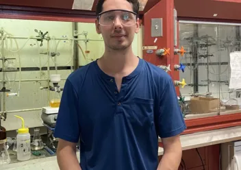 Image of Greg Feldman in the chemistry lab
