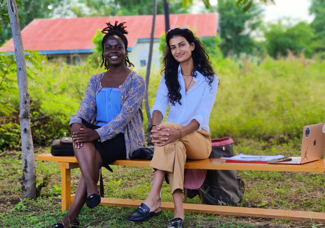 Noor Banihashem Ahmad '20 sitting outside with another person