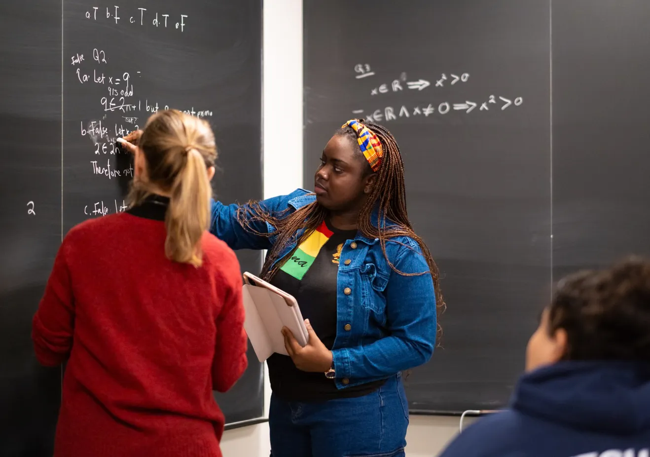 Bryn Mawr College students work together on interesting courses