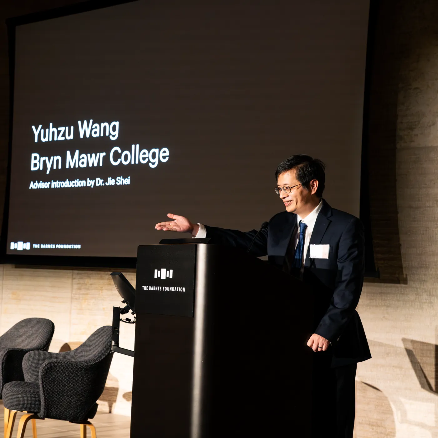 Jie Shi introducing Yuzhu Wang at symposium