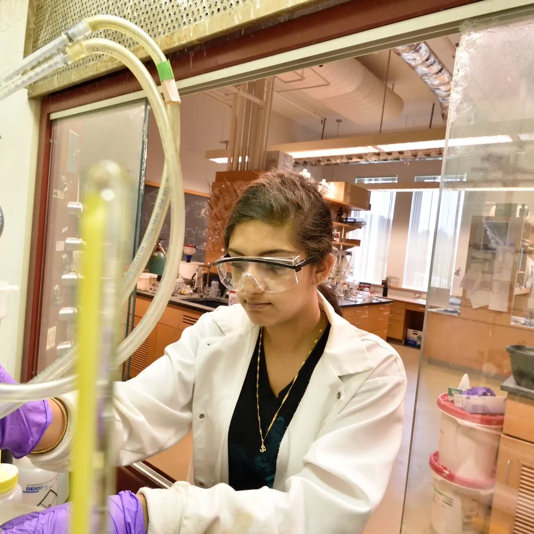 A Bryn Mawr chemistry student in the lab