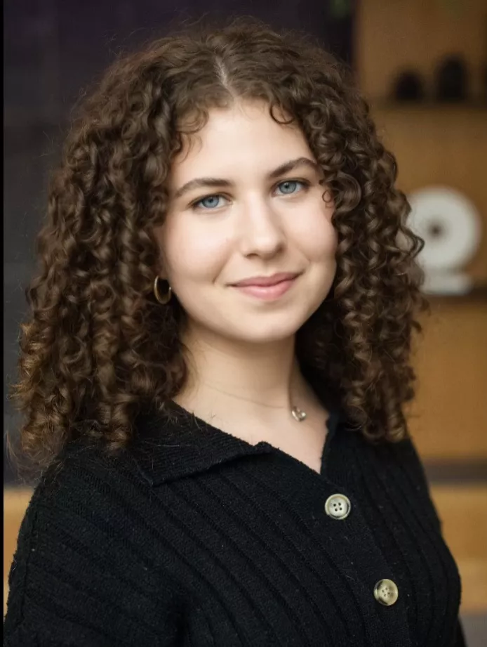 Headshot of Leah Barz-Snell