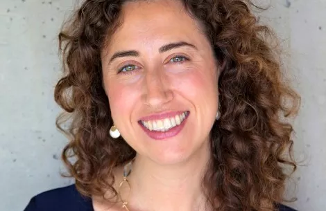 Liana Sterling '03