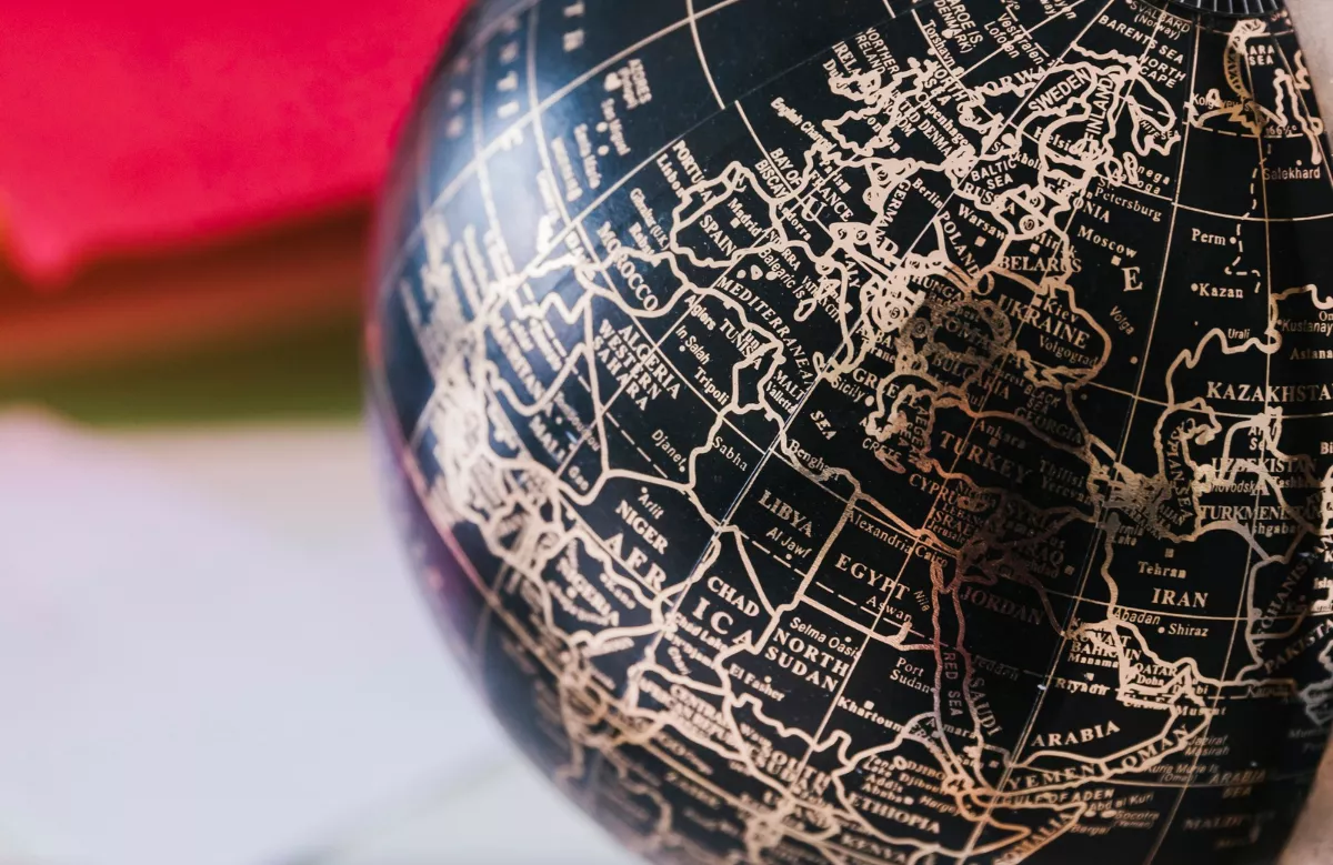 Persianate Worlds