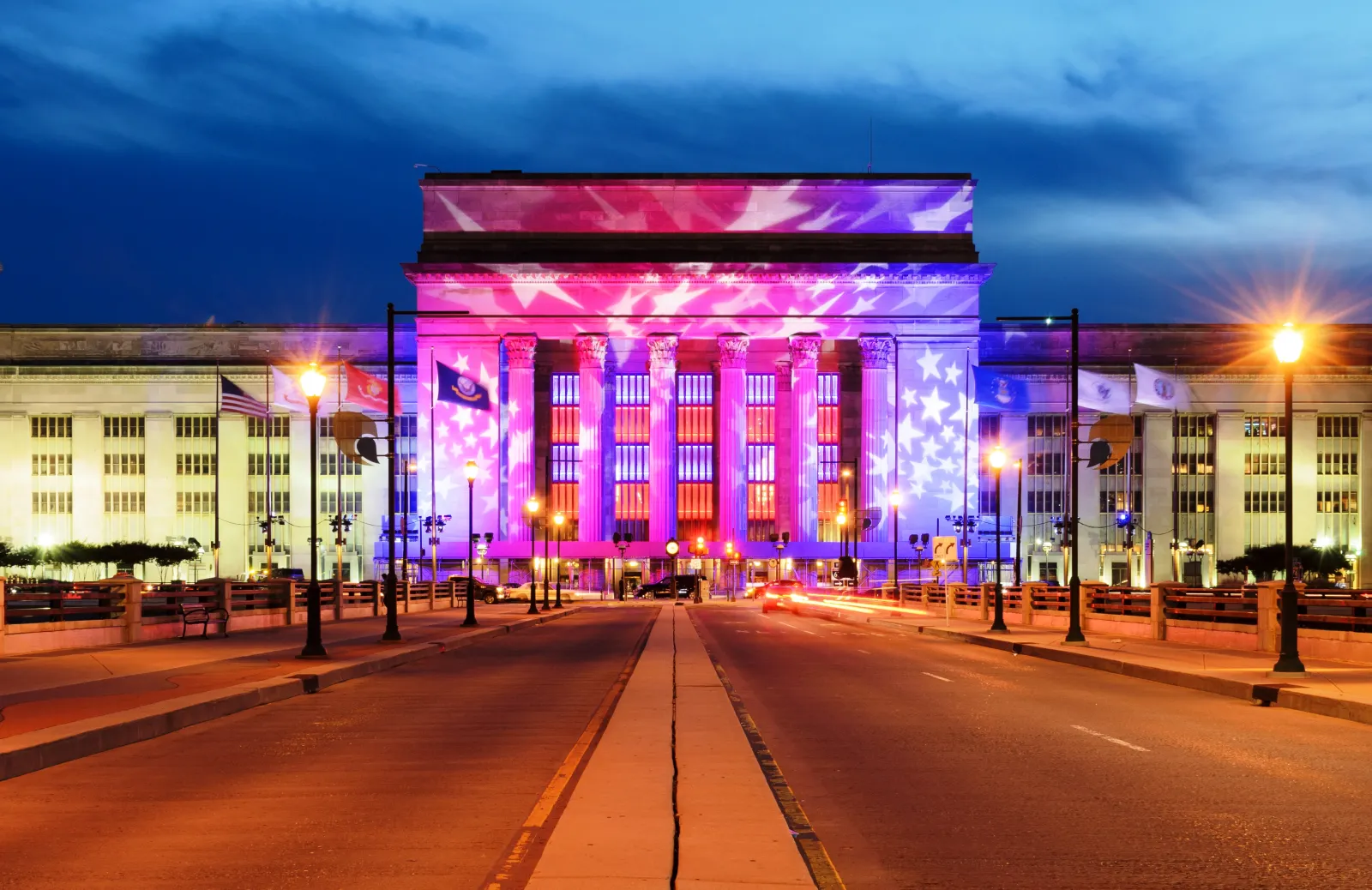 "30th Street Station in Philadelphia", photo in the public domain from Wikimedia Commons