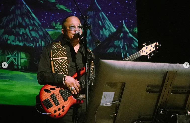 Steve Green on the guitar