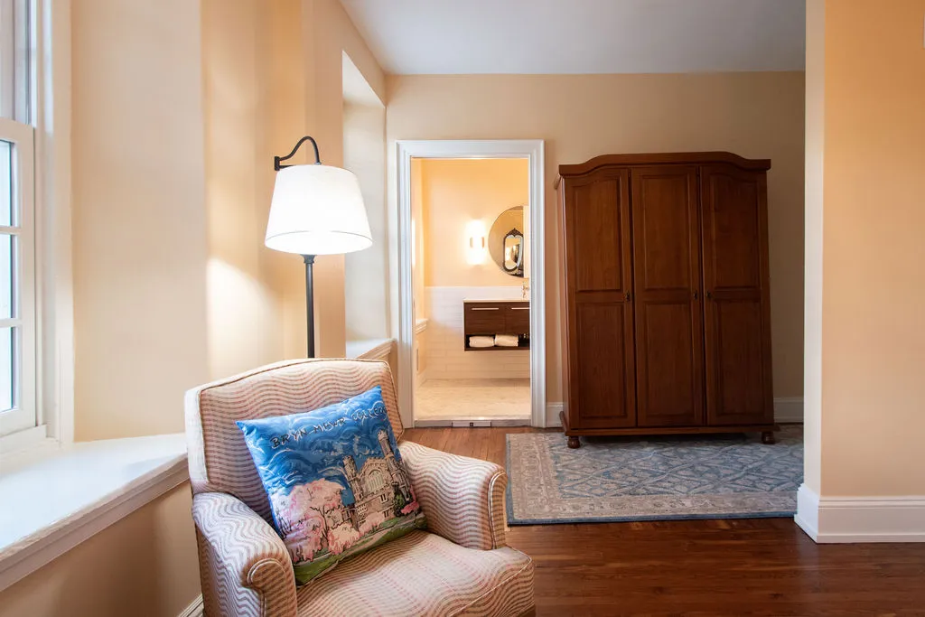 Wyndham Lounge 1 - 1248