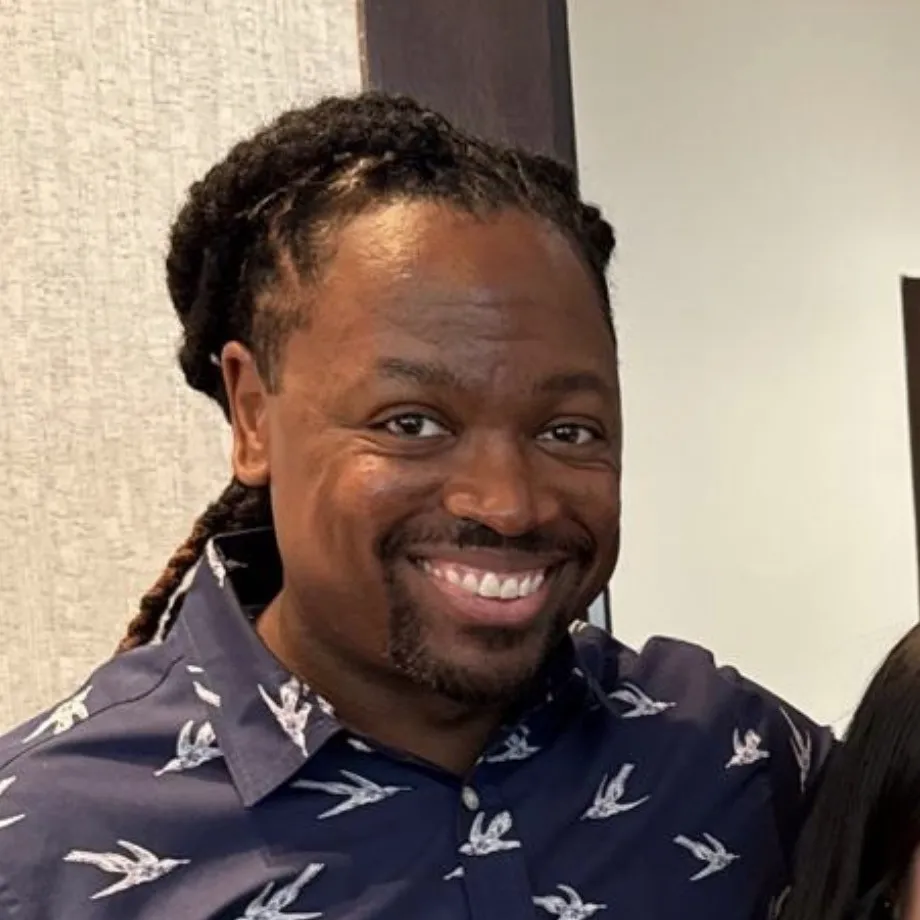 Photo of alum, William Thompson