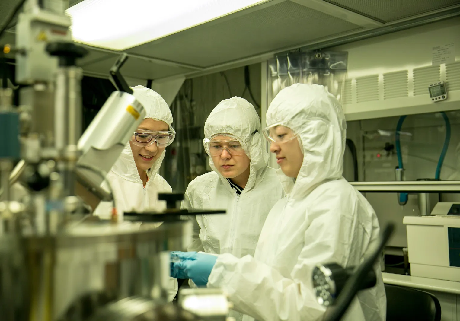 Students in the lab participating in the quantum science research center