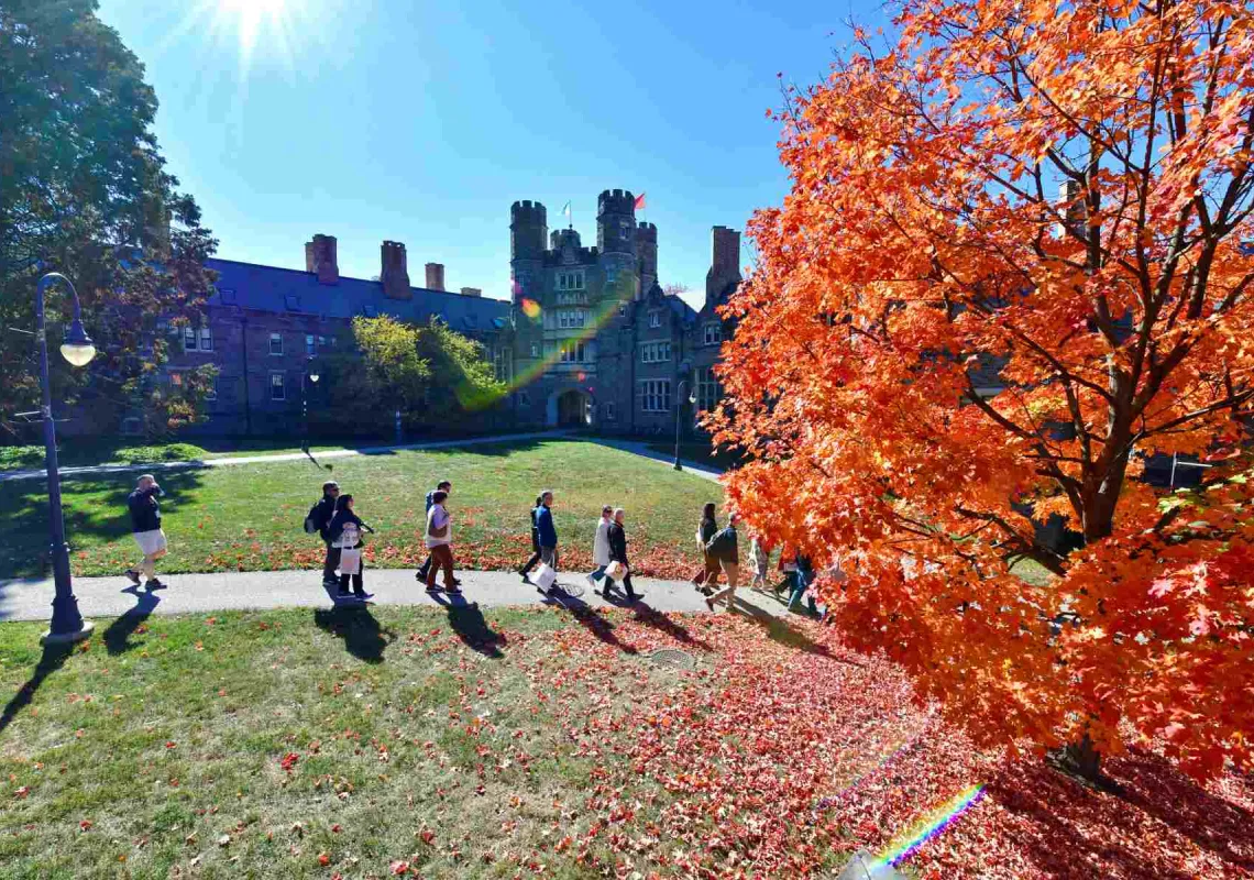 Group on a campus tour of Bryn mawr