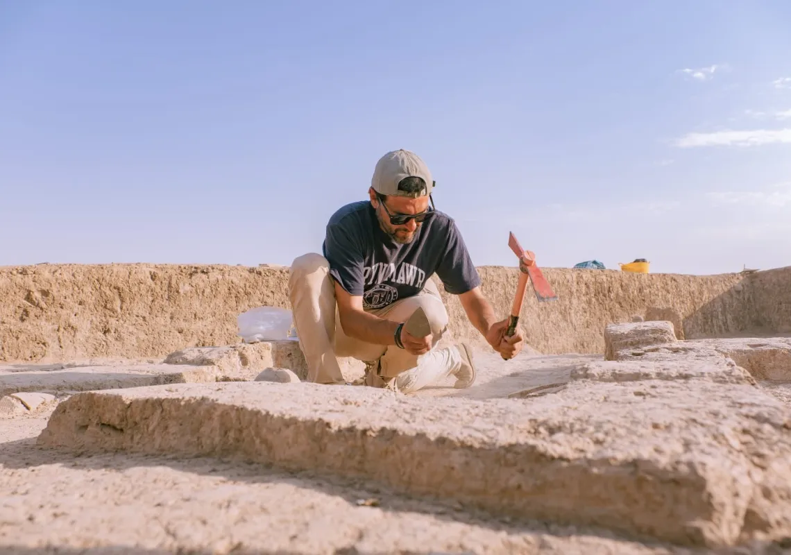 Rocco wearing a Bryn Mawr shirt at a dig site
