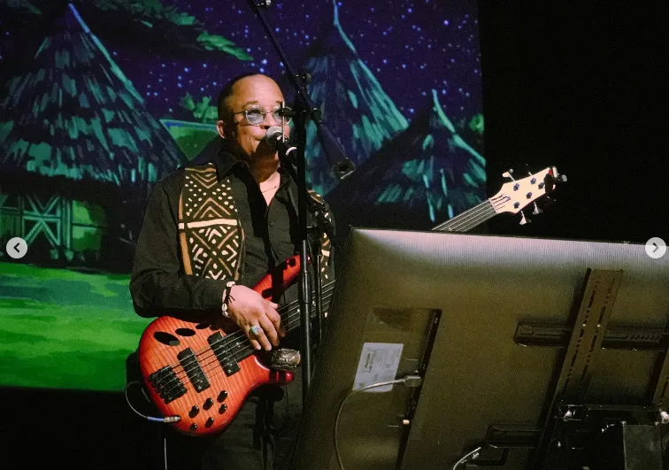 Steve Green on the guitar