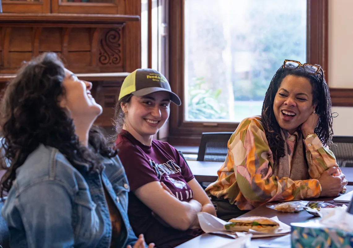 Dee Matthew meets with creative writing students