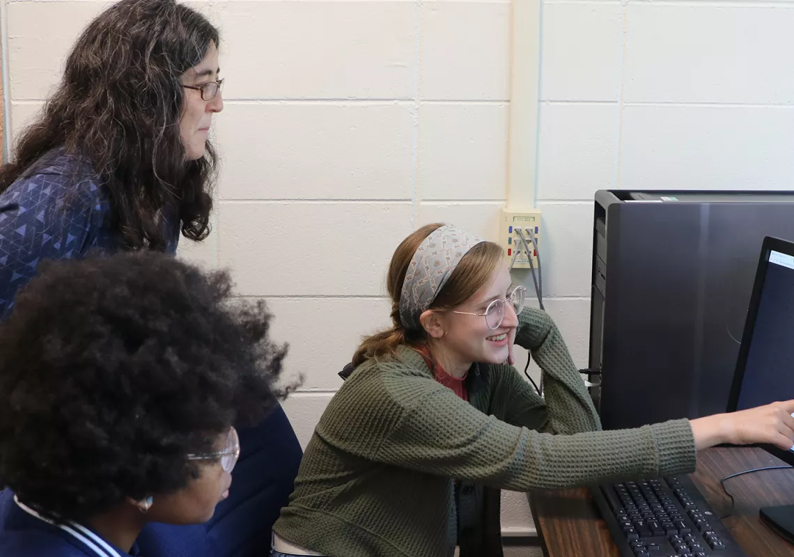 Sydne Record works with Nia Riggins '20 (left) and Kyra Hoerr '20