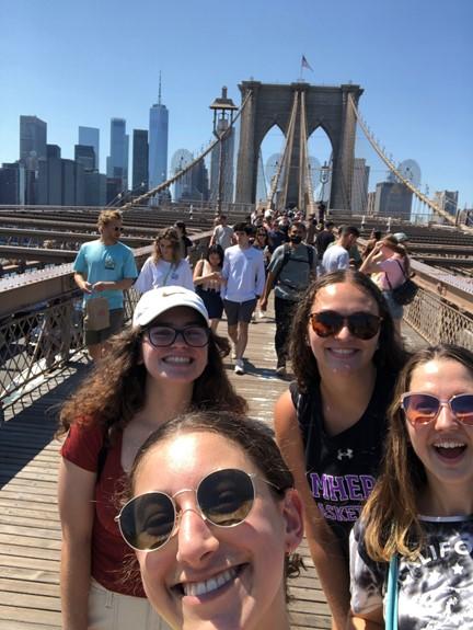 Selfie of Ellie Schumacher with friends on the Brooklyn Bridge