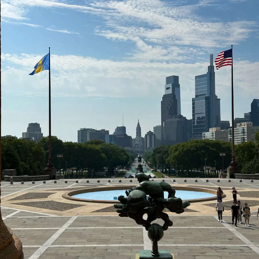 Philadelphia skyline and fountain. 