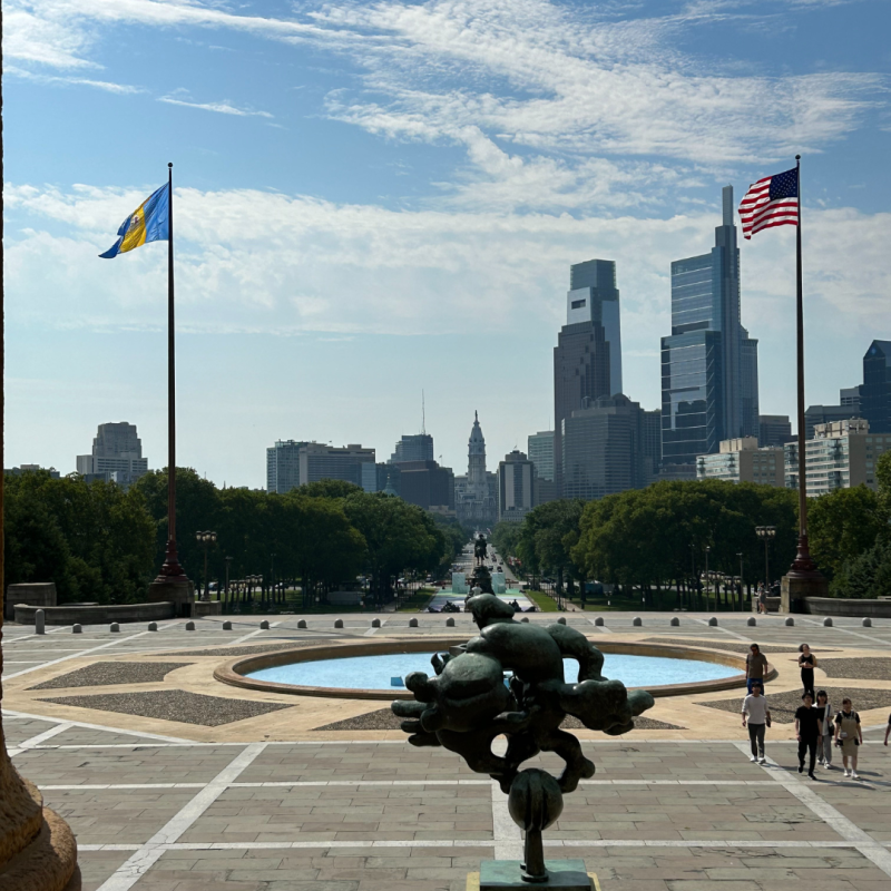 Philadelphia skyline and fountain. 