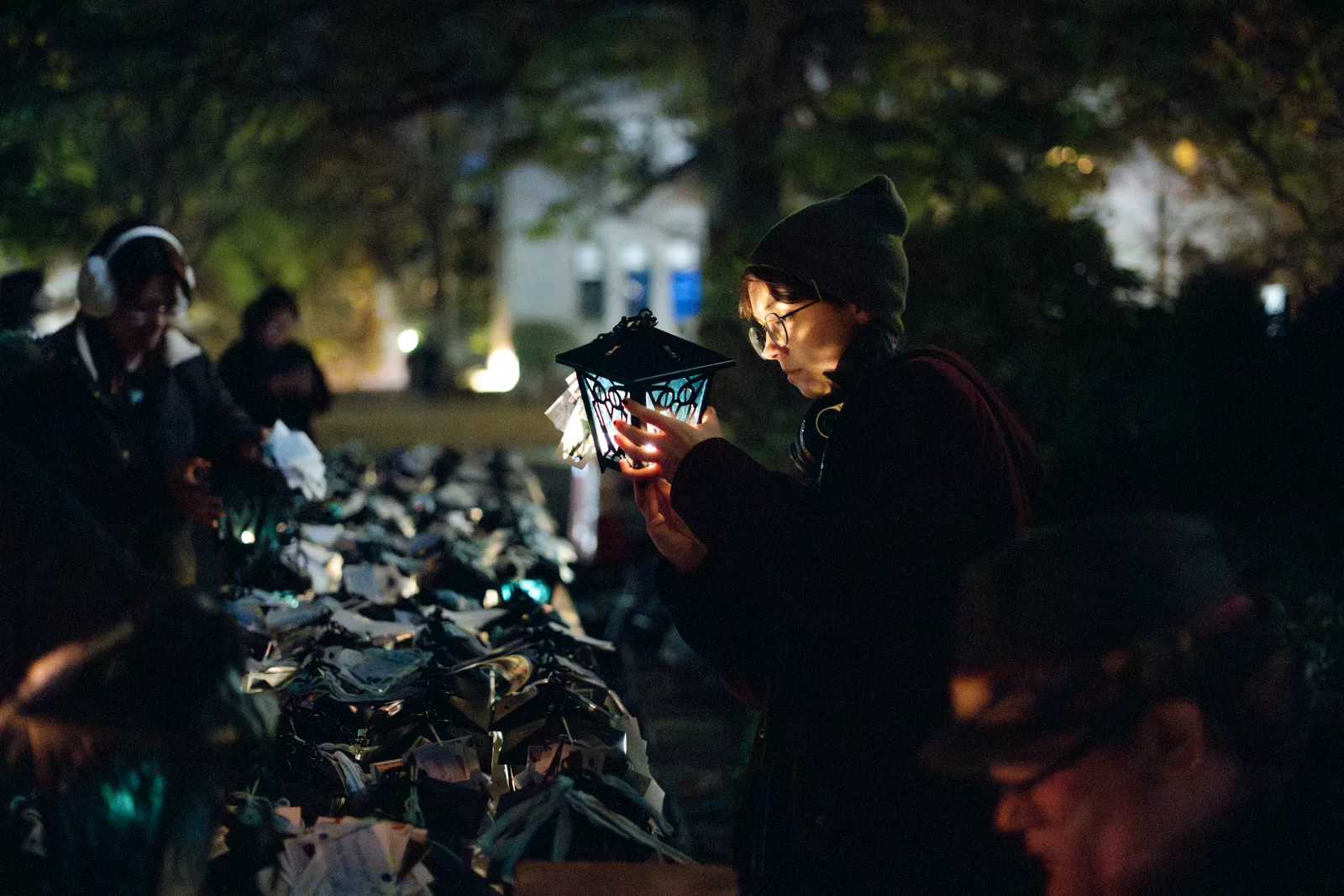 Upperclassmen make final preparations for Lantern Night