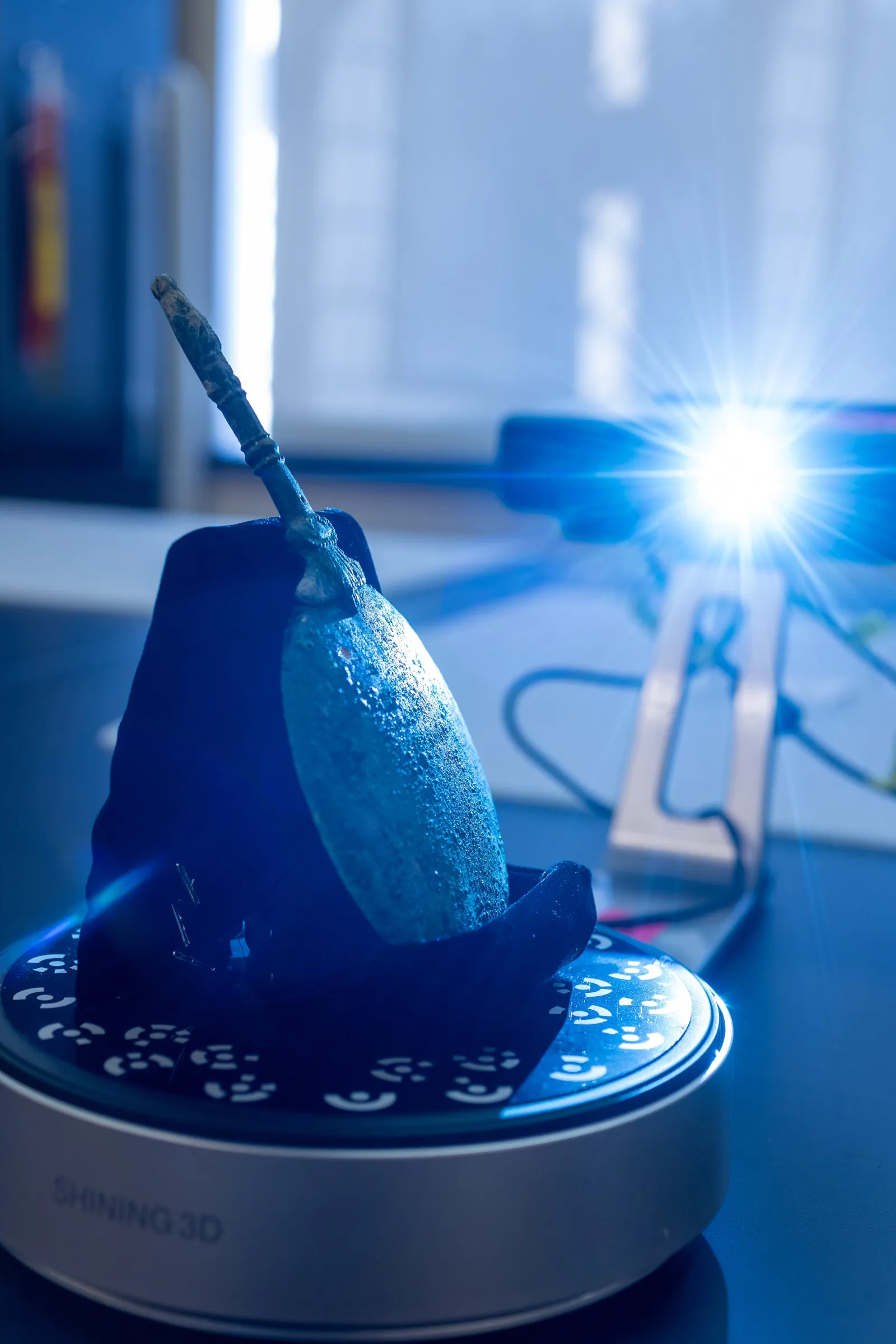 Mirror on light scanner