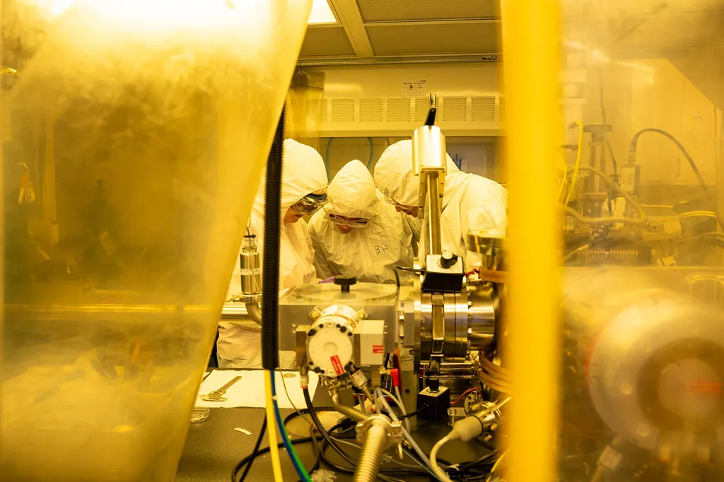 Students working Cheng's lab.