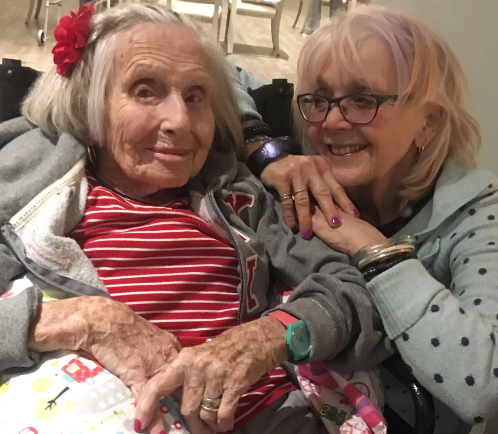 Judy Karofsky '63 next to her mother, Lillian