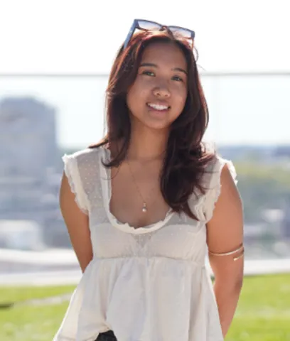 portrait of student Caitlin Caya