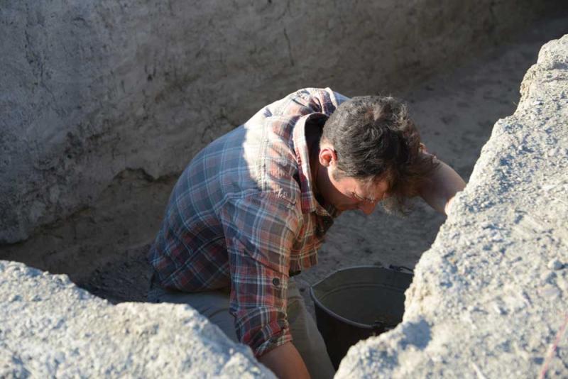 Archaeologist digs at ancient Bash Tepa site